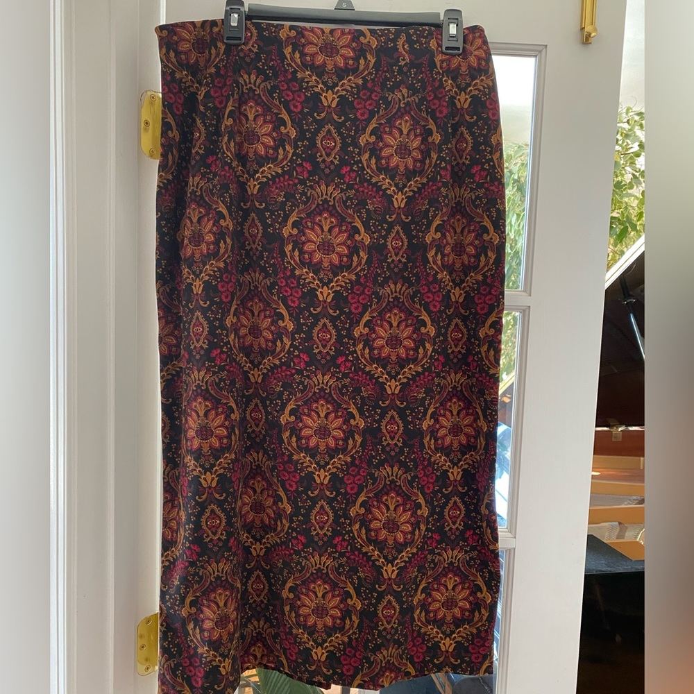 Briggs NY long skirt